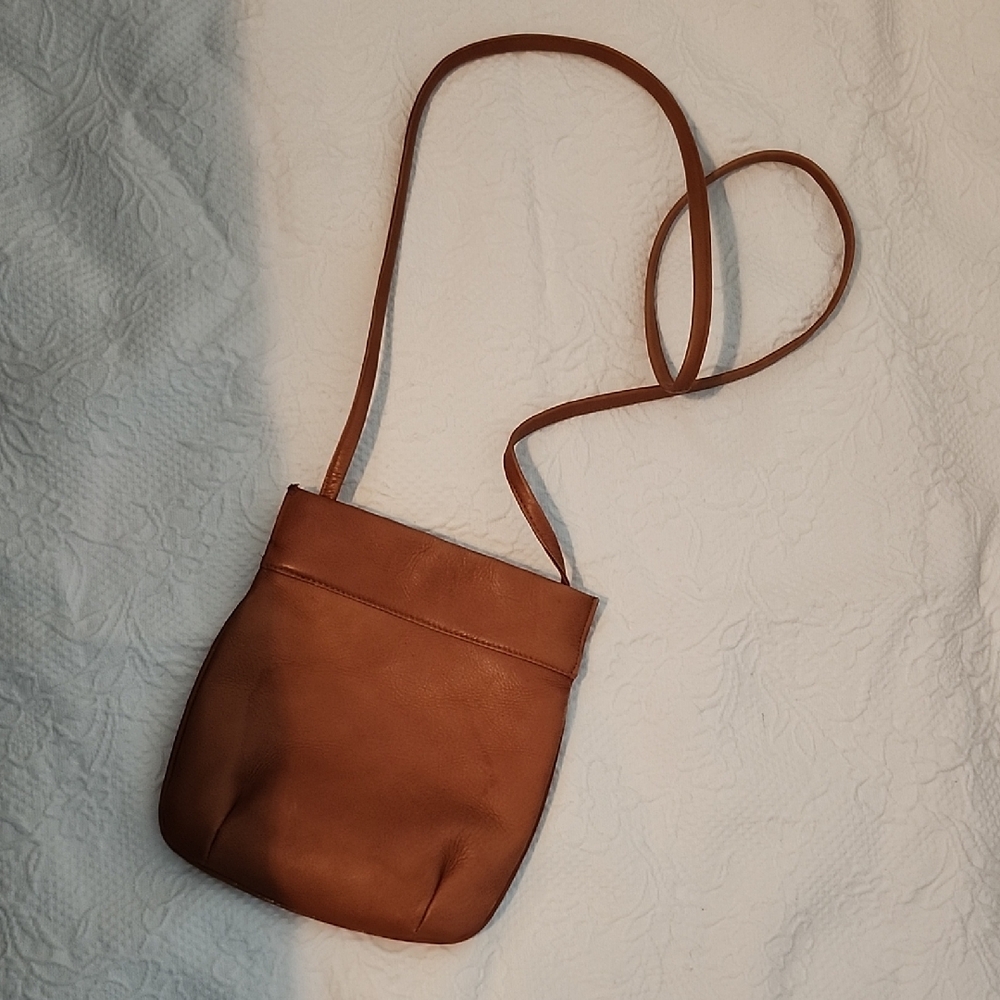 Elegant Tan Leather Shoulder Bag